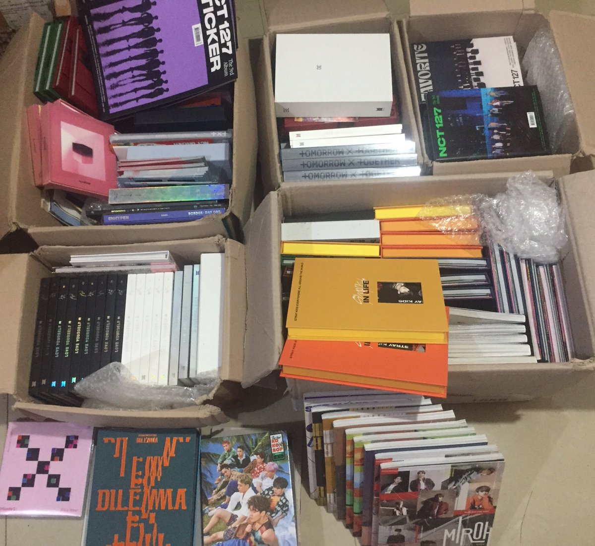 Seoul_Merchant's tweet photo. ‼️RT FOR SURPRISE DM‼️ 
5.5 SALE ONHAND

FREE SHIPPING on selected items! 

Price starts at ₱5 pesos! MINE/FORM BASIS for the ALBUMS

₱5 SEALED ENHYPEN D:A
₱5 ENHYPEN
₱5 NCT 
₱5 BTS
₱5 EXO
₱5 SKZ
₱5 TXT

others: GOT7 WAYV DAY6 SEVENTEEN BLACKPINK

5.5.2022(7PM)
₱5 &amp; ₱55 https://t.co/XFLSR4PC5g