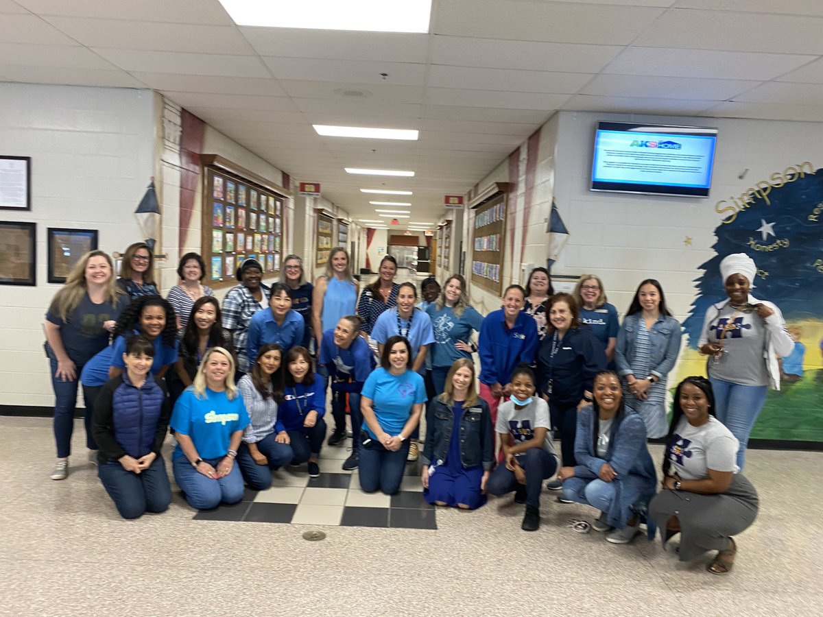 SimpsonES_PTC's tweet photo. Many thanks to our awesome Simpson Staff and Community for helping us “Light it up Blue” for Autism Awareness Month! #SimpsonStrong!#gcps https://t.co/JsO4ftbntp