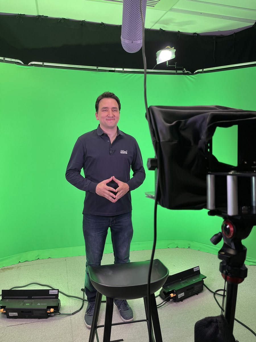 bjmrey's tweet photo. In studio at @euronews today! Great things in the works... 😉

En tournage chez Euronews aujourd'hui. De belles choses en préparation...! https://t.co/TYLiSm4Hk7