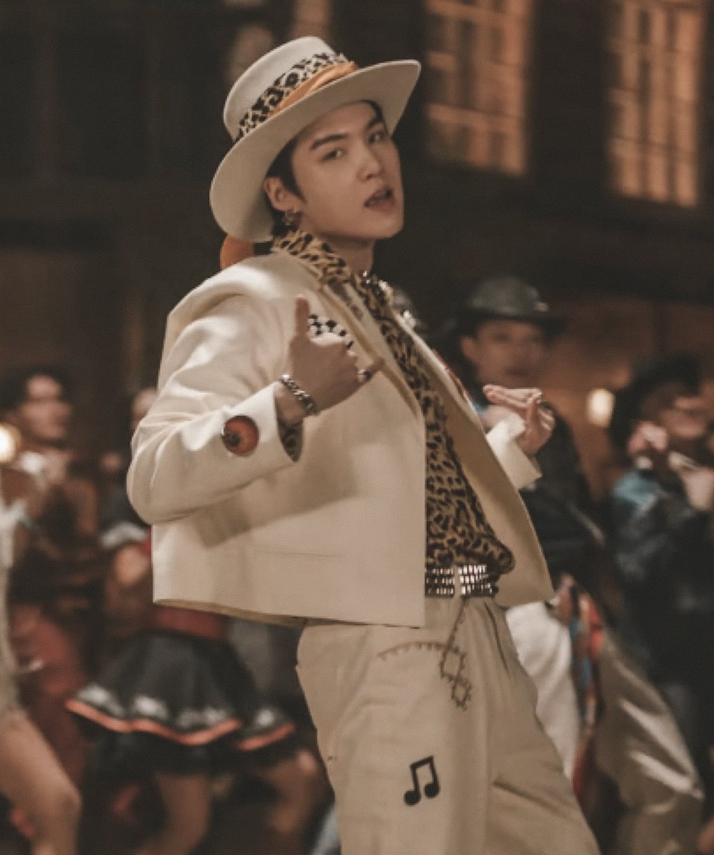 GeniusGlossLab's tweet image. did you realized we got cowboy Yoongi and a fight scene in tge same MV??? did you??? 
 listening to the collab of the year #ThaThat by #PSY (@psy_oppa) prod. &amp;amp; ft. #SUGA of #BTS (@BTS_twt)