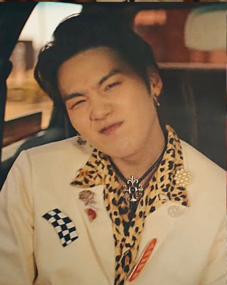 GeniusGlossLab's tweet image. did you realized we got cowboy Yoongi and a fight scene in tge same MV??? did you??? 
 listening to the collab of the year #ThaThat by #PSY (@psy_oppa) prod. &amp;amp; ft. #SUGA of #BTS (@BTS_twt)