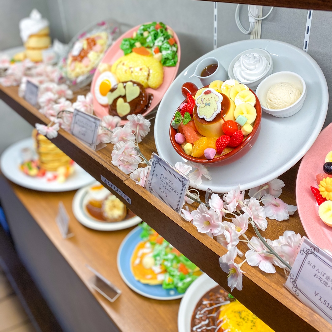 JapanCandyBox's tweet photo. 🌸 Look at these yummy dishes on display! 😋💖✨ Spotted at Butter x Sanrio limited-time collaboration cafe in Tokyo! 🥰💕
#sanrio #pompompurin #kawaiicafe #sanriolove #buttercafe https://t.co/3S45Df2GF6