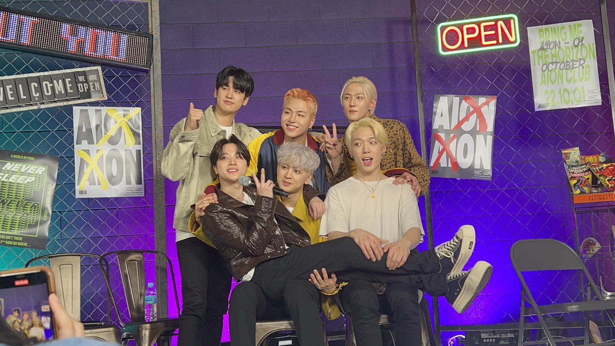 _JAYLOVER's tweet photo. 💙 아이콘 가족사진 💙 https://t.co/pJvroiTUfu