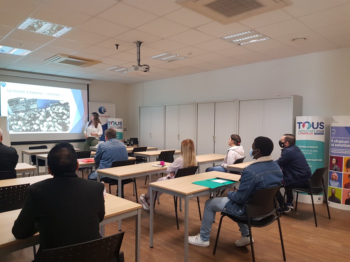 CSpenninck's tweet photo. #TousMobilises au Pôle emploi d'Halluin, dans le cadre de la semaine de l'emploi franc➡️ recrutement avec La Ferme de la Gontière 🍄. 5 candidats retenus✅ https://t.co/jEtyjT3j2x