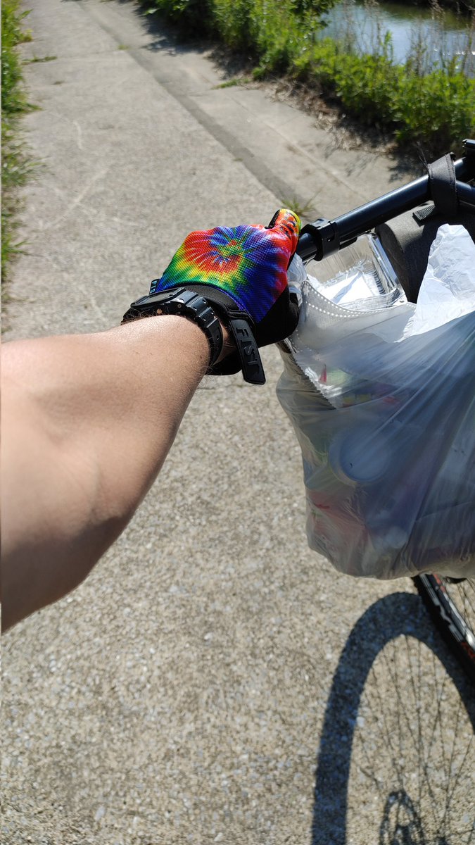 ichireo's tweet photo. FISTのグローブ、面白いデザインが沢山あってお気に入りです😊
#fist
#firsthandwear
#マックサイクルズ
#maccycles https://t.co/WZ7lbMPOEg
