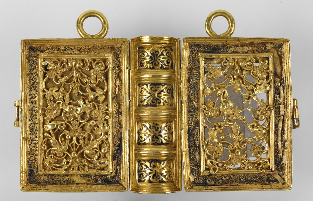 britishlibrary's tweet photo. Met Gala looks as beautiful British Library books 

#MetGala2022 

📑 Stowe 956 https://t.co/KYCGPcDypJ