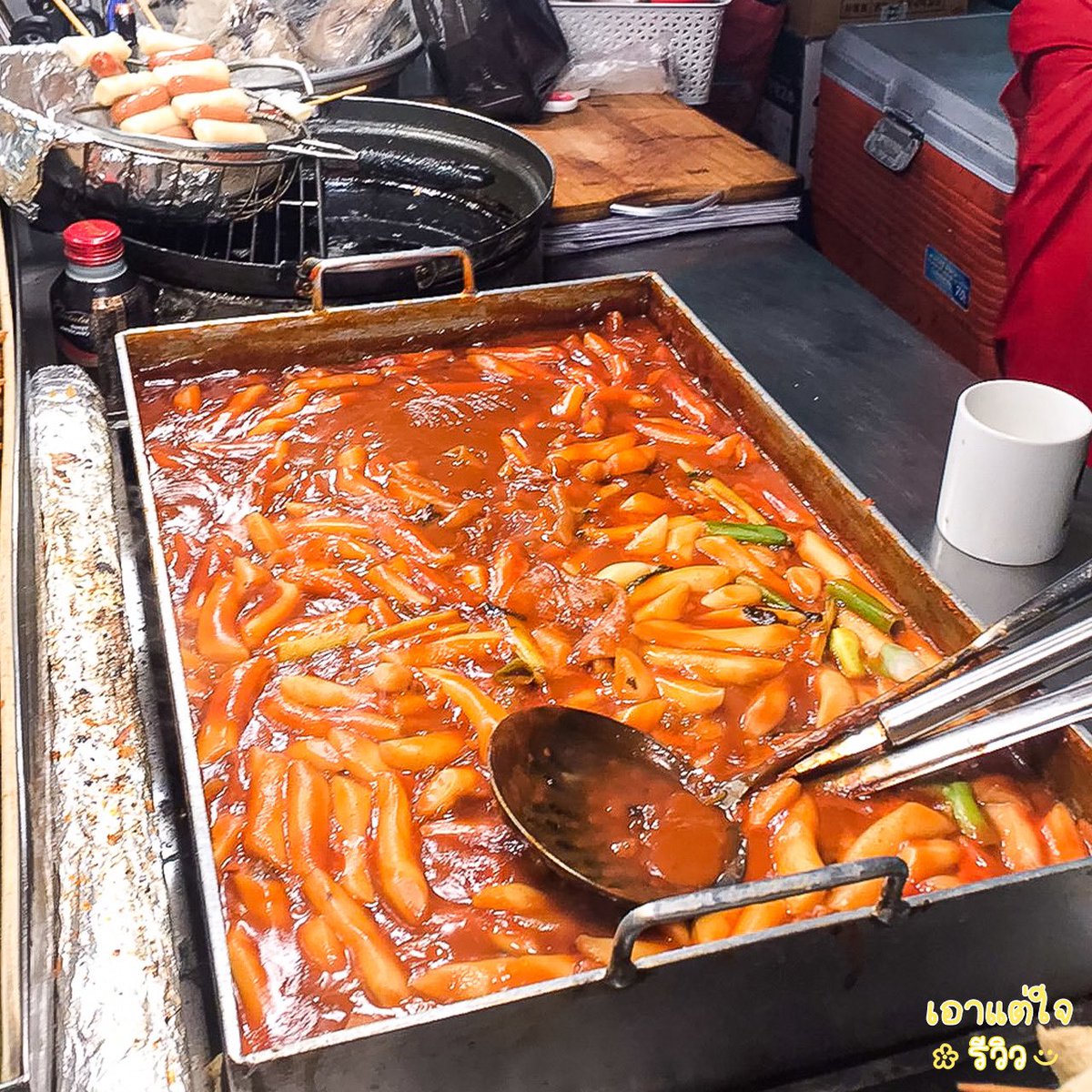 ร้านรถเข็นแดงที่ทุกคนคุ้นเคย หรือเรียกอีกอย่างว่า "โพจังมาจา" หากินได้ตามทางเล้ยย แต่แอดแนะนำให้ลองแวะกินทุกร้านที่เจอนะคะ แล้วจะเจอร้านอร่อยถูกปากค่า 😂  (1)

#รีวิวเกาหลี <a href="/Review_korea/">รีวิวเกาหลี</a>