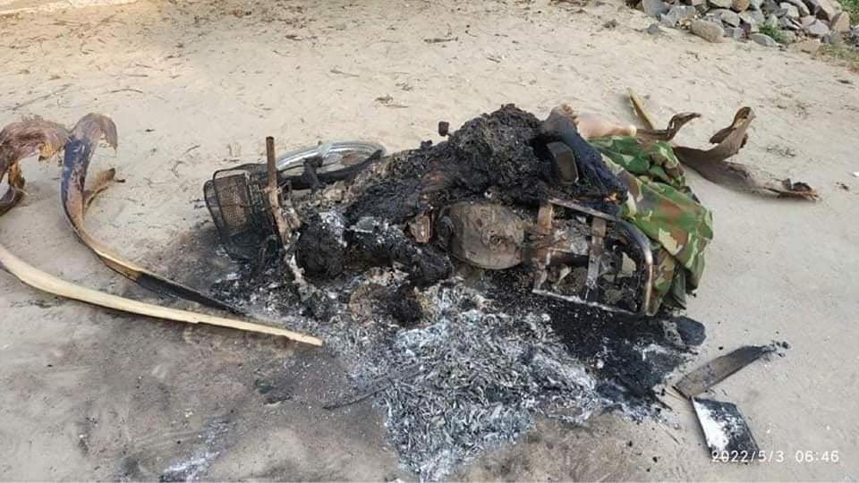 SAC terrorists shot dead a civilian near the village of Seik Khun in Sagaing Region’s Shwebo Township and set his body on fire on his motorbike on Monday.   #2022May3Coup #SaveLivesUnderInterrogation #WhatsHappeningInMyanmar
