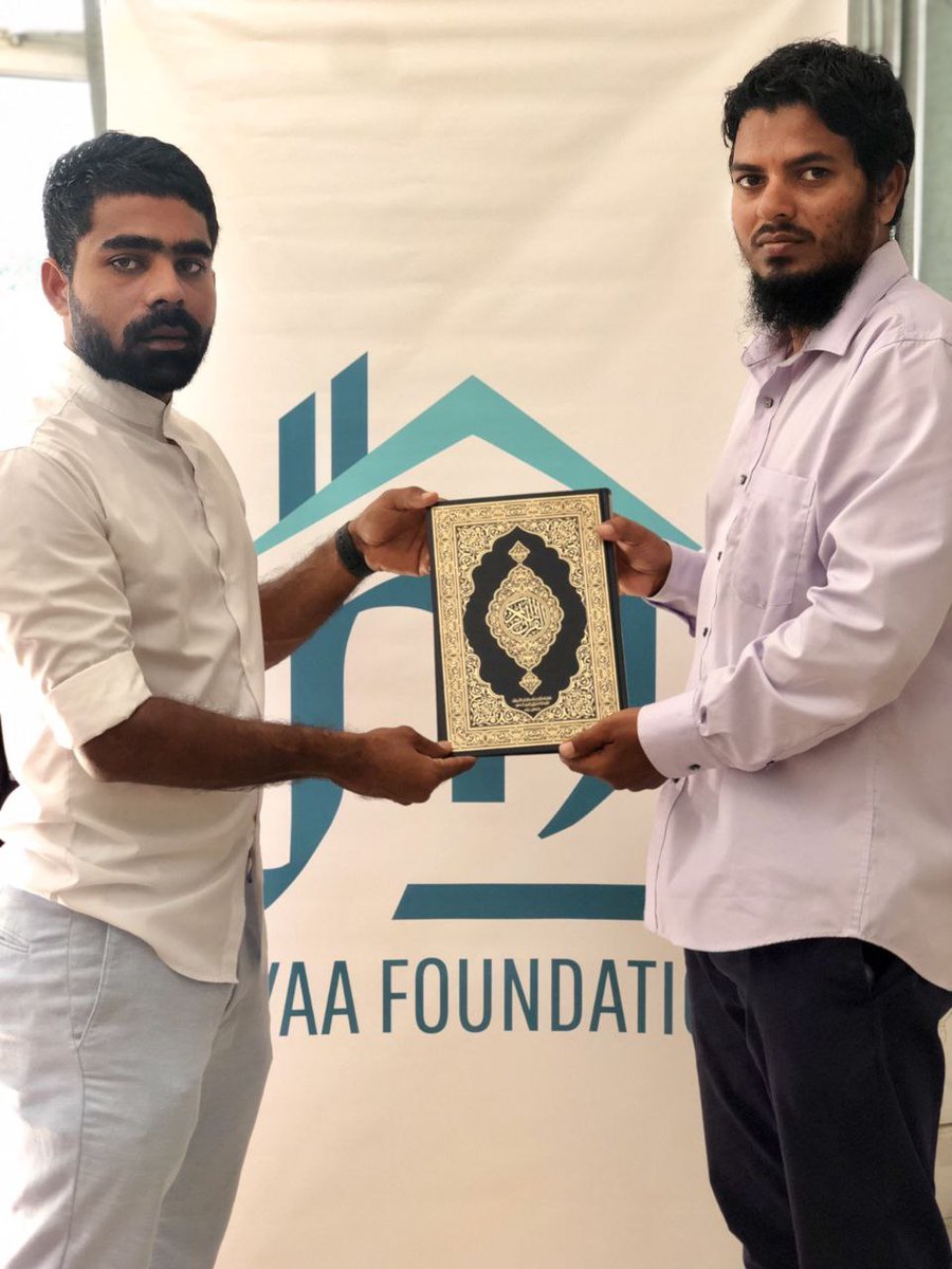 hiyaafoundation's tweet photo. 1443ވަނަ ރަމަޟާން މަހު މިސްކިތްތަކަށް މުސްހަފް ހަދިޔާ ކުރުމުގެ ޕްރޮގްރާމްގެ ތެރެއިން  ބ. ދޮންފަނުގެ މިސްކިތްތަކަށް ހަދިޔާ ކުރެވުނު މުސްހަފްތަށް، ބ. ދޮންފަނު ކައުންސިލްގެ އިދާރާއާ ހަވާލު ކުރުމުގެ ތެރެއިން. https://t.co/0H6KncZQaY