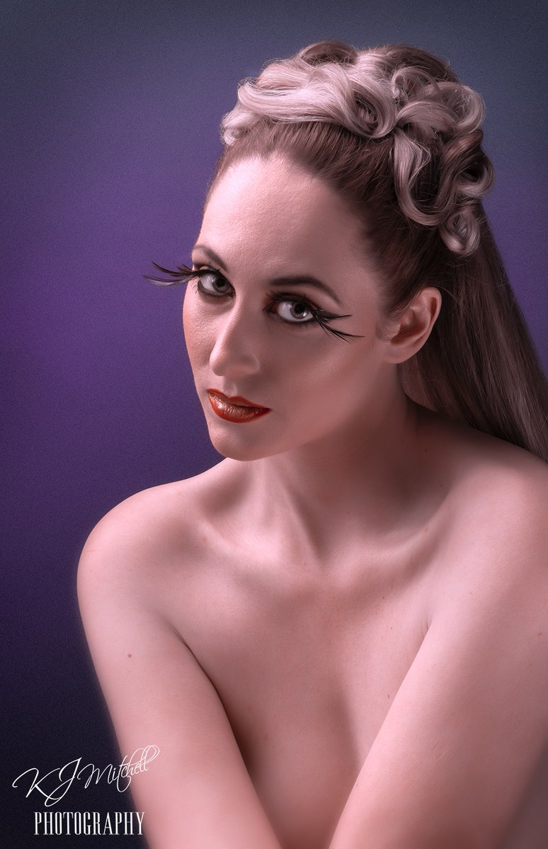 thewhoosh's tweet photo. The lovely Sarah Swift
MUA the very talented Hayley Young @thewhoosh @SonyAlpha #studioshoot #modelshoot #portrait #makeupshoot #biglashes https://t.co/j4Ayytp4Pv