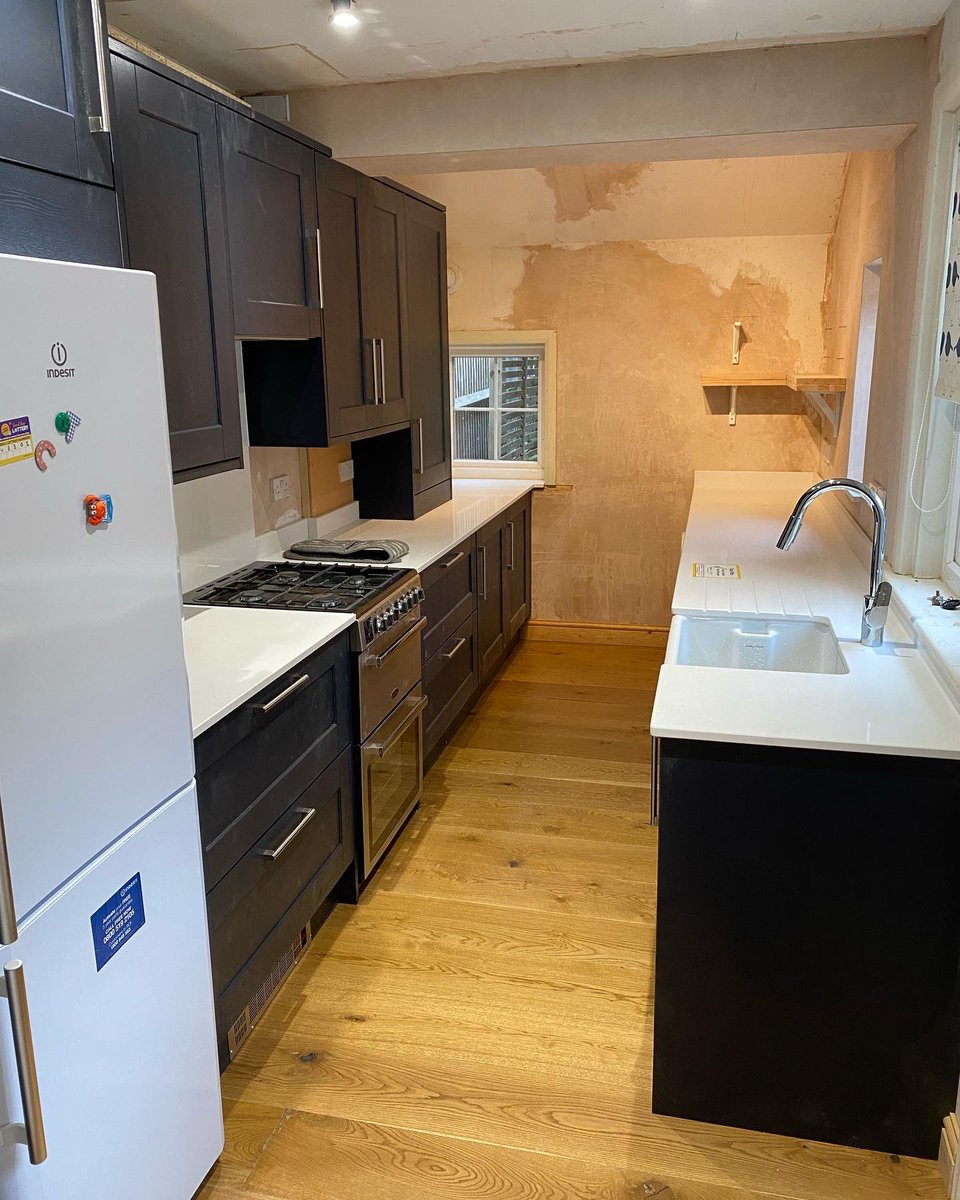 CheamCo's tweet photo. Newly finished kitchen in ashtead. To get your new kitchen designed and fitted by cheamplumbingco contact us on the socials or call 07711227511 https://t.co/ZmK3PSG02O