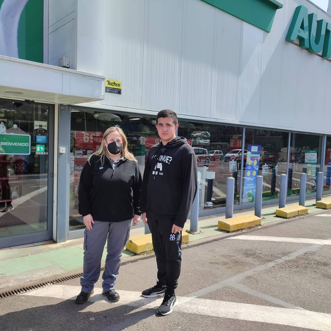 gitanos_org_AST's tweet photo. El viernes 29 de abril, dentro del Promociona, la FSG de Avilés en colaboración con la empresa FeuVert, hemos realizado una mentoría con el alumno Cristian. Ha sido una experiencia motivadora y en la que hemos disfrutado y aprendido #programapromociona #promociona #mentoring https://t.co/D5GtXZkErp
