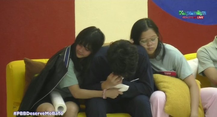 pbbtiffofficial's tweet photo. MaxTiff Comforting Rob
#PBBDeserveMoBaTo
#TiffForTop2
#TiffForFinal5 https://t.co/BAuyBkacGg