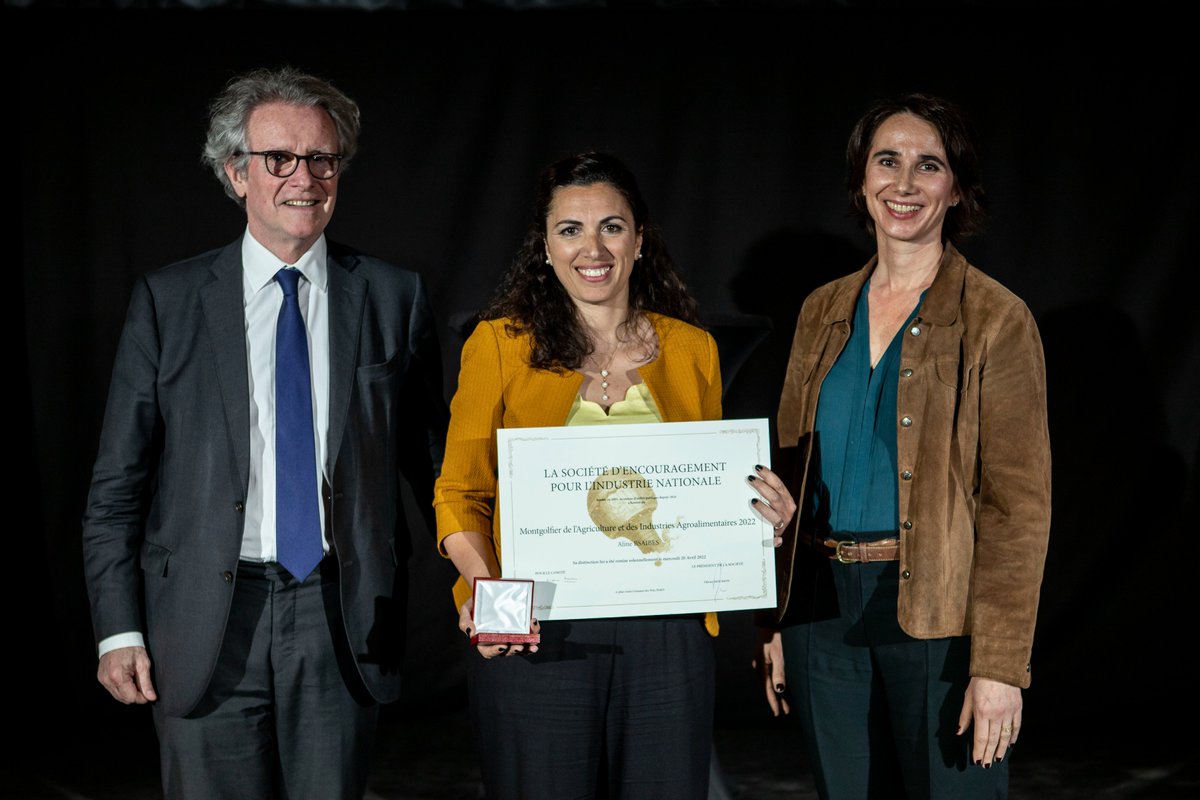 IndustrieFrance's tweet photo. Le #Montgolfier2022 du Comité #IndustriesAgroalimentaires, @aline_bsaibes a été mise à l'honneur pour sa #détermination à mettre son expertise révolutionnaire au service du défi #environnemental chez @ITK_decide par @DewavrinMarie !🥇 https://t.co/dlMOn9vzLP