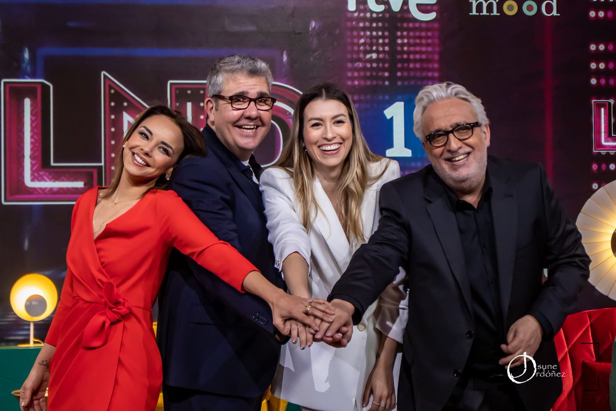 almaguionistas's tweet photo. Hoy se estrena en @La1_tve la nueva temporada de   #LaNocheD. Beatriz González Viéitez @BeaEsos, coordina el equipo de equipo de guión formado por Pepe Cabrera, Fernando @Eiras Sotoca, Enrique Herreros, Sonia Lozano, @mariavegagarcia y Marina Barceló Lorente De Nó. ¡Suerte! https://t.co/rccvF1dfVs