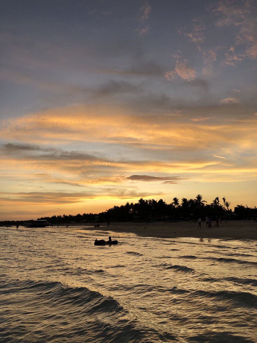 tinruizzz's tweet photo. Today's farewell by the sun to usher in the night… #sunsetdiaries #stafe #bantayan #cebu https://t.co/207iJN8Ive