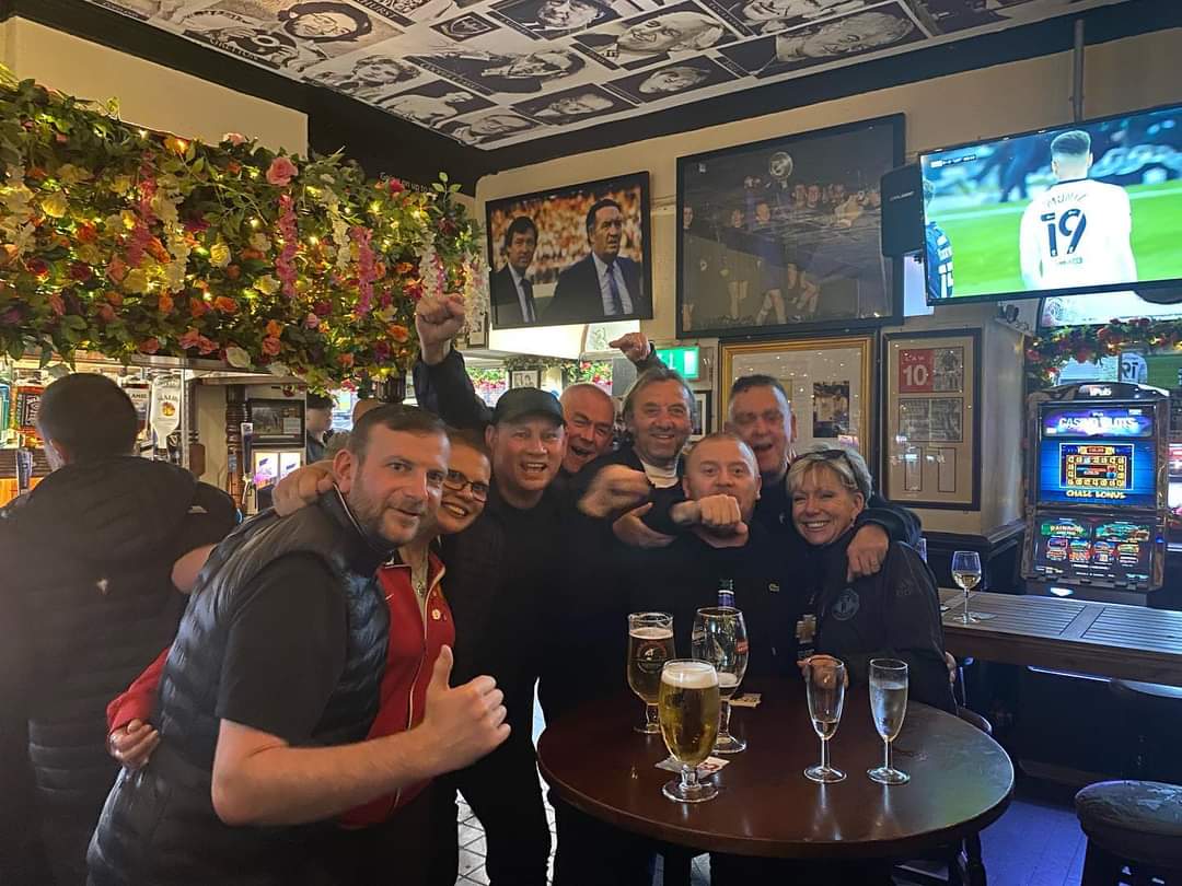 MUFCPhilly's tweet photo. Great Time at Old Nags Head!!  Pleasure meeting all of you! @ProperUnited #GGMU https://t.co/rKBYAOnRip