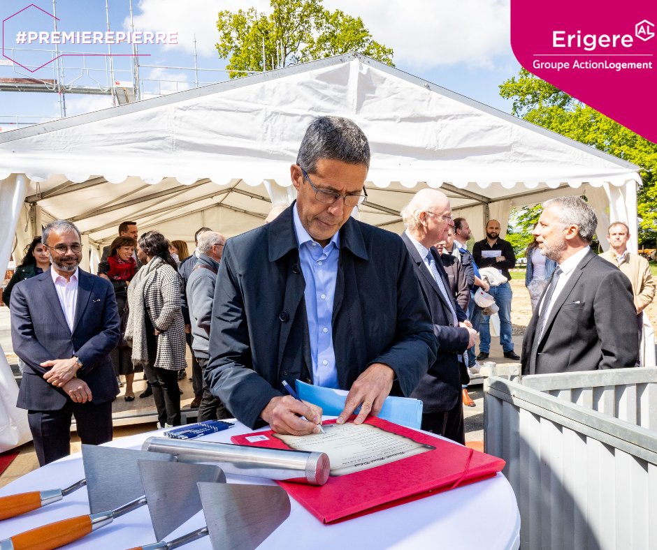 Erigereofficiel's tweet photo. Pose de la #PremièrePierre à #Bréval📍
Un programme réalisé par #PIERREVAL dans lequel Erigère a fait l'acquisition de 21 #logements locatifs sociaux.
21 places de parkings, local vélo, école maternelle, primaire et collège à proximité.
📅Livraison prévue au 3e trim 2023 https://t.co/ply2xMzpIR
