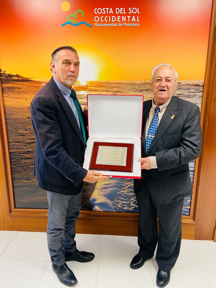 🟩 Hoy nos visita Diego Ledesma, miembro fundador de la <a href="/MancomunidadCSO/">Mancomunidad Municipios #CostadelSol Occidental</a> en 1972. 
⚪ Natural de Casares, donde fue concejal, es familia directa de Blas Infante, andaluz universal. 
🟩 Un fuerte abrazo Diego y muchas gracias por tu aportación a esta institución en sus inicios.