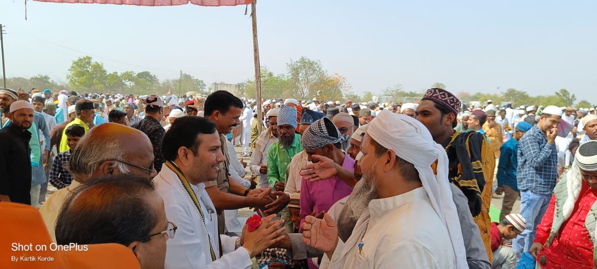 OfficeAmeet's tweet photo. आज रिसोड येथे ईदगाह मैदानावर तमाम मुस्लीम बांधवाना मा.अमित सुभाषराव झनक (आमदार तथा जिल्हाध्यक्ष काँग्रेस कमिटी वाशिम) यांनी ईदच्या शुभेच्छा दिल्या... https://t.co/yM0iNU7LzL