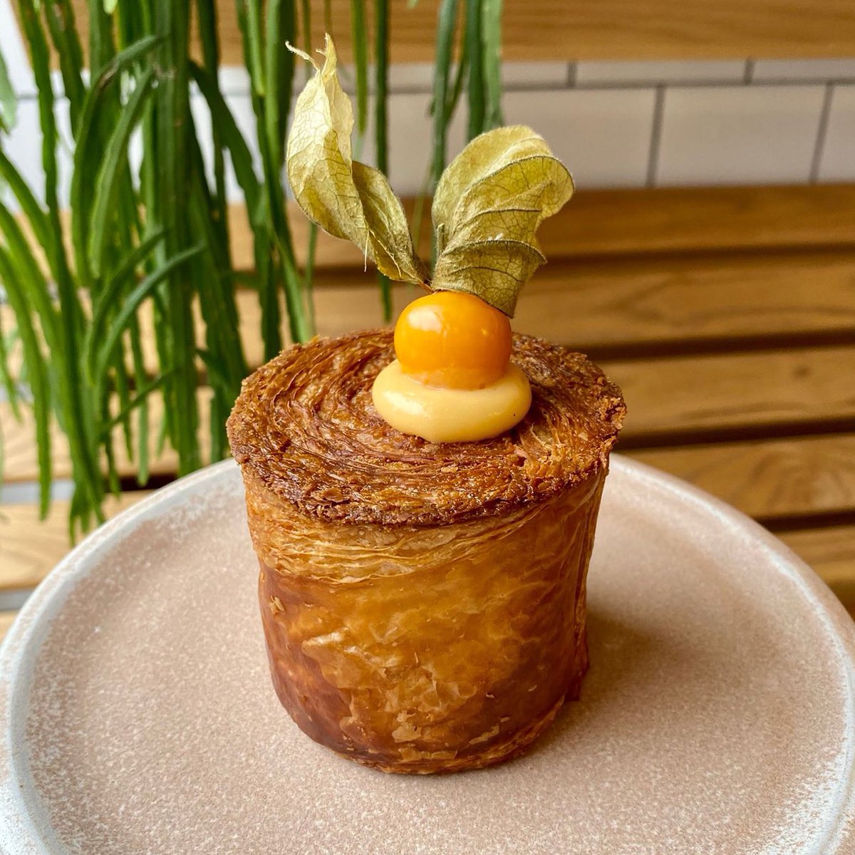 thebristolloaf's tweet photo. New month, new #croilinder with gooseberry & vanilla custard! ππ»
β’
#gooseberry #vanillacustard #croissantcup #notacronut #filledcroissant #specialpastry #pastries #viennoiserie #croissant #bakery #baking #bristolcakes #bristolfoodie #bristolfood https://t.co/9AcIm9XYnn