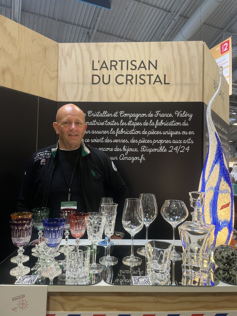 saan_25's tweet photo. Venez à la rencontre de Valéry Klein, le fondateur de l’entreprise L’artisan du Cristal ! Valéry Klein est installé depuis 1997 à Vallauris, ville artisanale et artistique par excellence. ✨

On vous donne rdv sur le stand Amazon à la @foiredeparis ! 🤩
#AmazonFoiredeParis https://t.co/dQckmmdFzY
