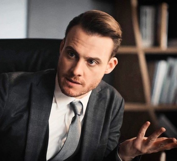 _levi_theb's tweet photo. A thread with Serkan Bolat, a character that made me fall in love with Kerem acting one more time.

『#KeremBürsin 』 https://t.co/EVsQwJEHLF