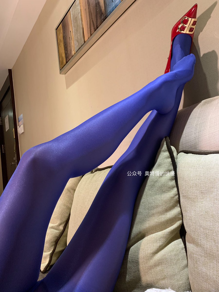 Neon40的妖姬蓝 闪瞎眼

#tights #wolford #丝袜诱惑 https://t.co/isrUAAPkDJ