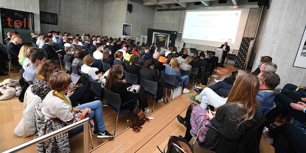 Startup_BW's tweet photo. Akteurinnen und Akteure aus der baden-württembergischen #Gründungsberatung, - qualifizierung und - förderung treffen sich zur 9. Start-up BW Arbeitstagung in der Evangelischen Akademie Bad Boll. Im Fokus: Infos zur Landeskampagne #StartupBW, #PartnerPitches und Austausch. https://t.co/Aoohwo4kZg