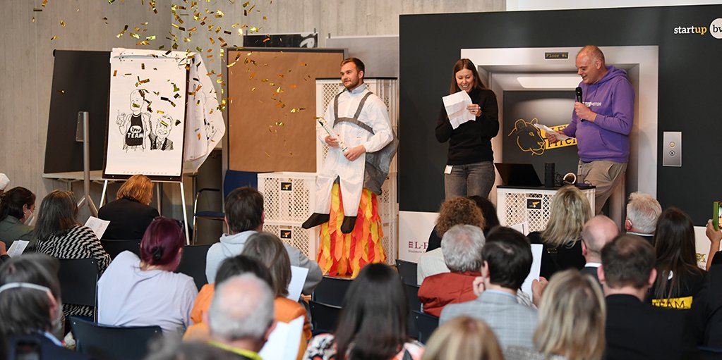 Startup_BW's tweet photo. Akteurinnen und Akteure aus der baden-württembergischen #Gründungsberatung, - qualifizierung und - förderung treffen sich zur 9. Start-up BW Arbeitstagung in der Evangelischen Akademie Bad Boll. Im Fokus: Infos zur Landeskampagne #StartupBW, #PartnerPitches und Austausch. https://t.co/Aoohwo4kZg