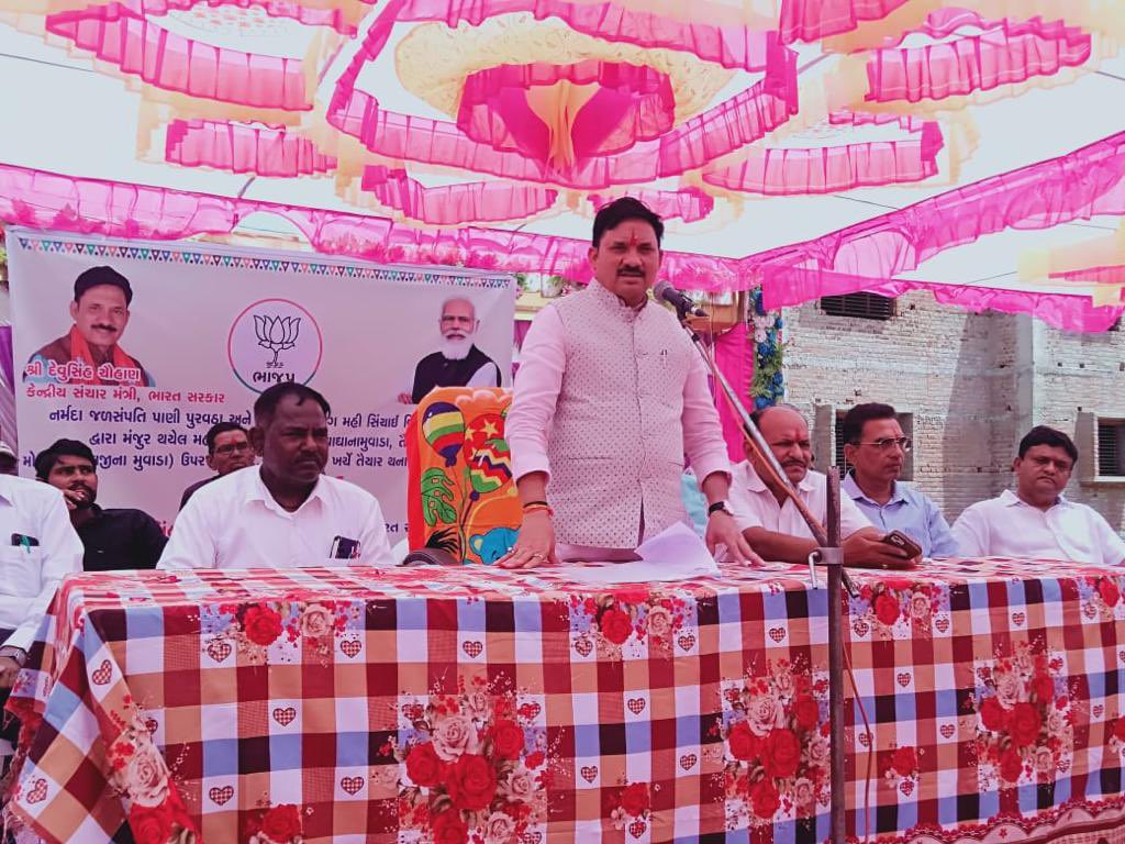 ખેડા જિલ્લાના કપડવંજ તાલુકામાં મહોર અને વરાંશી નદી પર અંદાજિત રૂ.૭૫૮.૯૧ ના ખર્ચે તૈયાર થનાર કુલ ચાર ચેકડેમોનું ખાતમુહૂર્ત કરાયું. આ પ્રસંગે સ્થાનિક અગ્રણીઓ, ગ્રામજનો ઉપસ્થિત રહ્યા.

 #AkshayaTritiya 

(1/2)