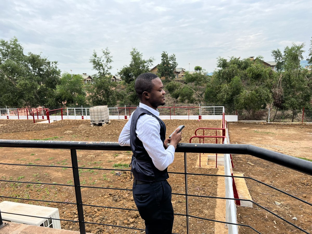 Installation depuis 7h du matin du plateau de l’émission LE DÉBAT en direct de l’usine #PPC de #Kimpese <a href="/JeanBamanisa/">Jean Bamanisa</a> 
<a href="/TopCongo/">TOP CONGO FM</a> <a href="/lusakuenoc/">Christian LUSAKUENO</a> <a href="/ThierryKambundi/">Thierry Kambundi</a> <a href="/Tresorkiyombo/">Tresor Kiyombo N.</a> <a href="/OManzanza/">Osée Manzanza</a> #RDC #DRC