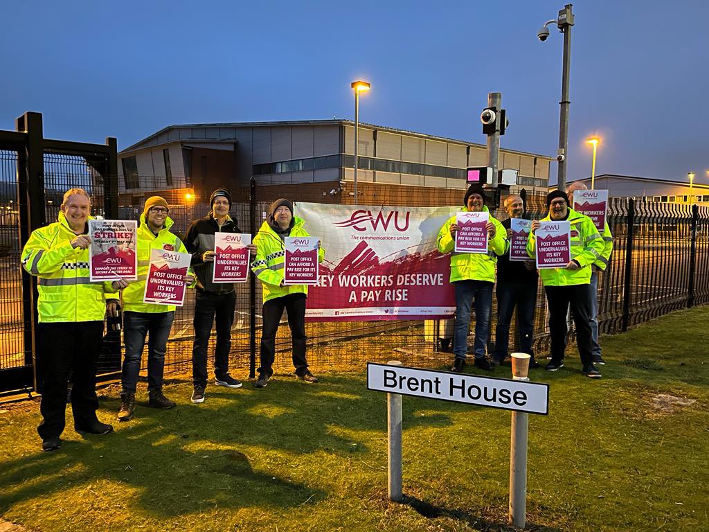 CWUnews's tweet photo. Brilliant turnout at the Belfast Post Office cash centre. Well done all 👏 

#CWUandProud https://t.co/7y91W3X4N3