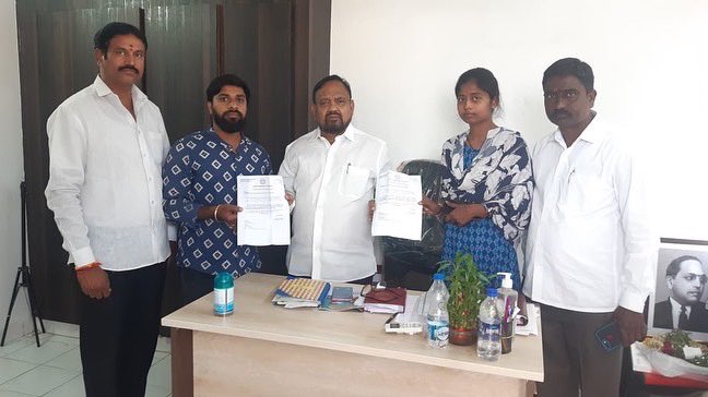 SayannaMLA's tweet photo. కంటోన్మెంట్ నియోజకవర్గం.
కిడ్నీ సమస్య లతో బాధ పడుతున్న ఇద్దరు బాధితులకు   2,25,000/- రూపాయల విలువైన CMRF / LOC  లను భాదితులకు అందజేసిన గౌరవ సికింద్రాబాద్ కంటోన్మెంట్ ఎమ్మెల్యే  శ్రీ జీ.సాయన్న గారు.

#secunderabadcantonment
@KTRTRS @RaoKavitha @trspartyonline @TelanganaCMO https://t.co/mRx4XcWuHD