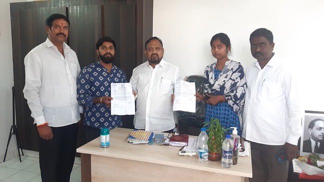 SayannaMLA's tweet photo. కంటోన్మెంట్ నియోజకవర్గం.
కిడ్నీ సమస్య లతో బాధ పడుతున్న ఇద్దరు బాధితులకు   2,25,000/- రూపాయల విలువైన CMRF / LOC  లను భాదితులకు అందజేసిన గౌరవ సికింద్రాబాద్ కంటోన్మెంట్ ఎమ్మెల్యే  శ్రీ జీ.సాయన్న గారు.

#secunderabadcantonment
@KTRTRS @RaoKavitha @trspartyonline @TelanganaCMO https://t.co/mRx4XcWuHD