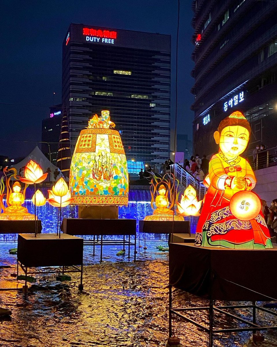 KoreanTravel's tweet photo. Cheonggyecheon Stream is #lit with lanterns!🤩
Buddha's Birthday is also coming up this Sunday!😃
Don't miss out as the event runs until May 11!😉

💠Yeon Deung Hoe: https://t.co/IpP7yVPfdV
📷@xxeungyeon https://t.co/lh4pZusdtO