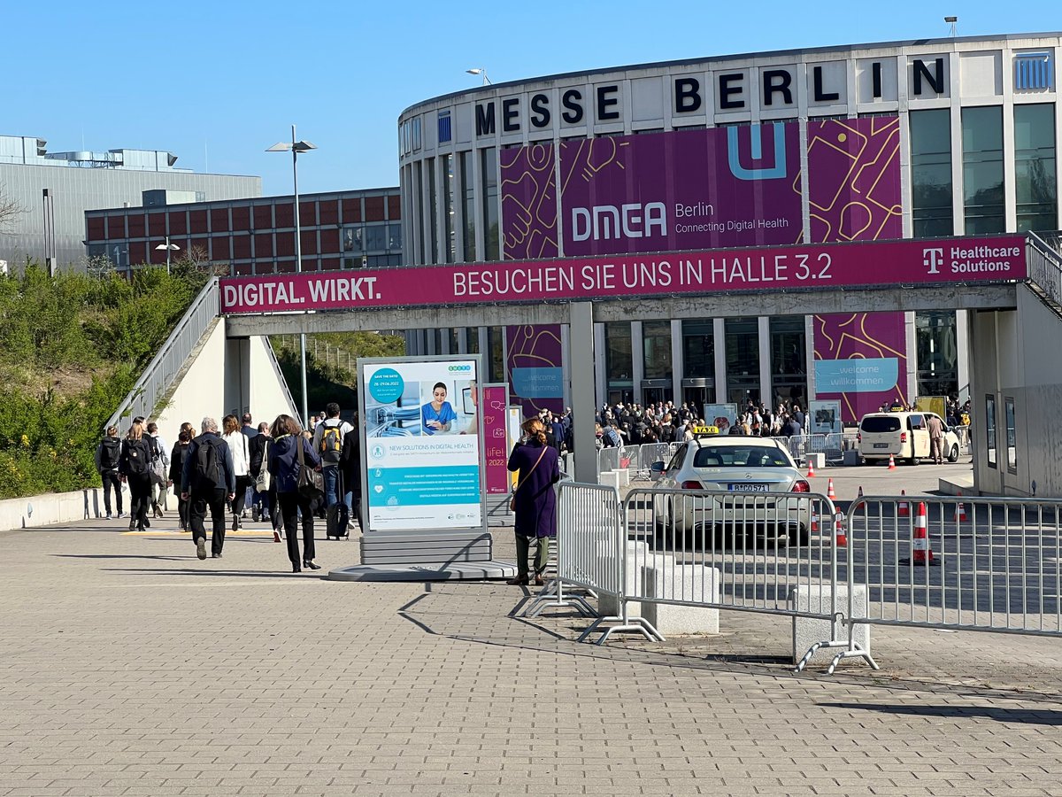 👏 Berlin, Berlin, UNSERE IT fuhr nach Berlin 👏 zur DMEA Messe (Digital Medical Expertise &amp; Applications).

Von Hamburg nach Berlin in 100 Minuten und immer D2-Empfang. Es hat sich etwas getan seit 2019. 🤩📞

#imlandklinik
#informationstechnik
#DMEA2022
#digital