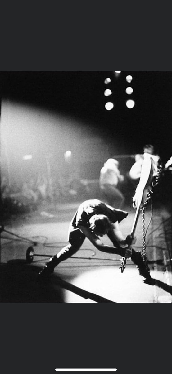 Icon album cover and great photo the clash London calling