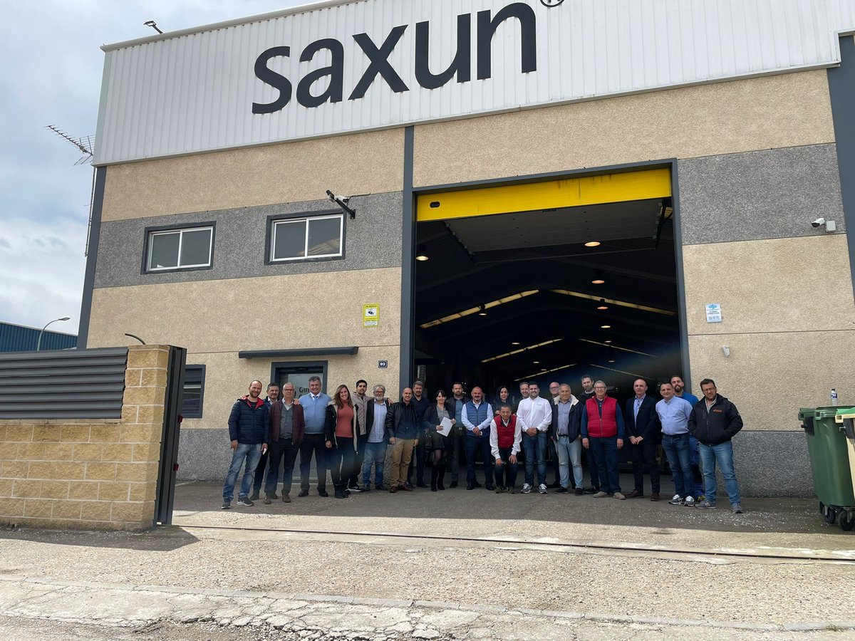 GriesserIB's tweet photo. ➡️La #RollingAcademy presente en las instalaciones de @Saxun_Solar en #MADRID para formar a sus #clientes.

Jornada interesante donde se han tratado en profundidad sobre todos los #modelos de #PersianasGraduables para conseguir un #controlsolar #eficiente.

#inspiredbythesun https://t.co/IfjBMToJKo