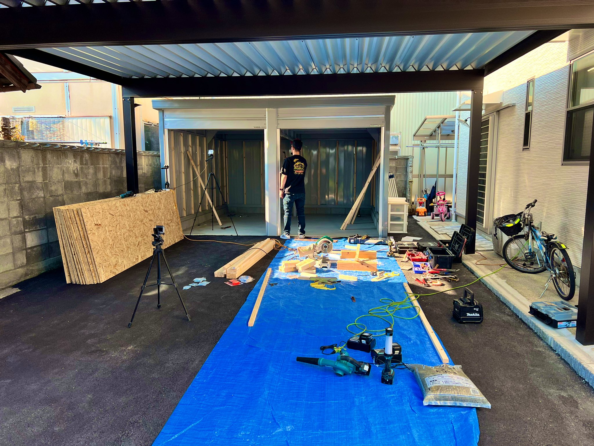 よっしー 冒険工務店 無料工務店撮影中です イナバガレージ内装diy Osb合板でアメリカンガレージ的なやつにします 綺麗におしゃれにできるかな T Co Xzogvodtdy Twitter