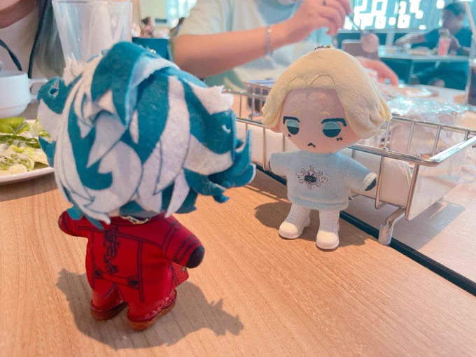 ชุดอะไร                             บอสไม่
ของมุงเนี่ยนู่                        ชอบเบ๋อ 