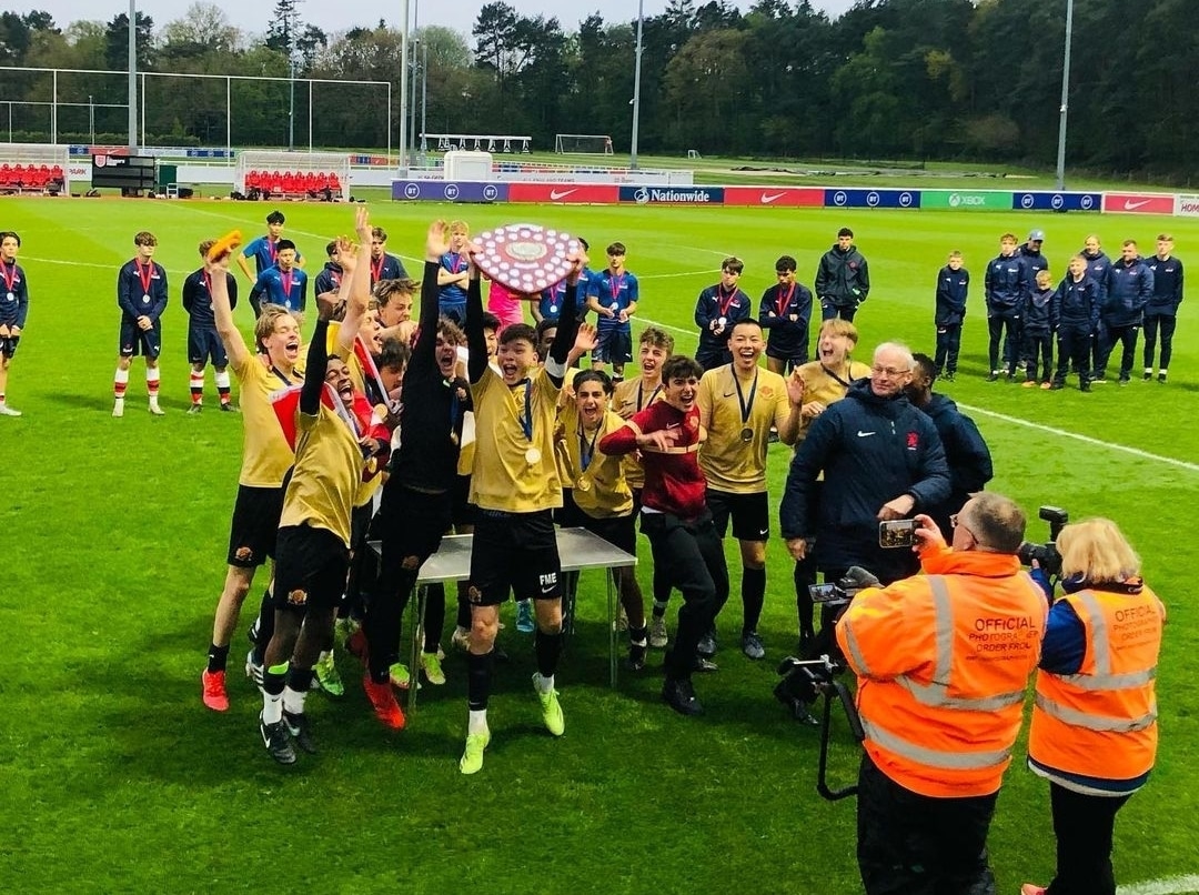 Last week one of our schools won the National U16 Cup beating another one of our schools at St George's Park, home of English football! Congratulations to both teams on fantastic seasons so far! 🏆🦁🏴󠁧󠁢󠁥󠁮󠁧󠁿 #uk #football #schools #ukfs #soccer #academy #england #europe #privateschool