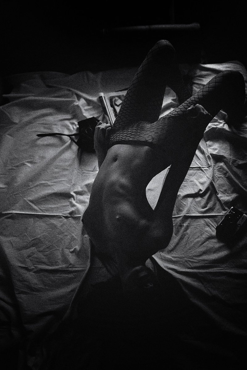 GoncharoffIgor's tweet photo. #filmphotography #film #portfolio #portraitmood #photography #photo #photogram #nudistwomen #nude #girl #skinnygirl #skinny #morning #bedwetting #coffee #bedtime #camera https://t.co/NTBNY23K6Y