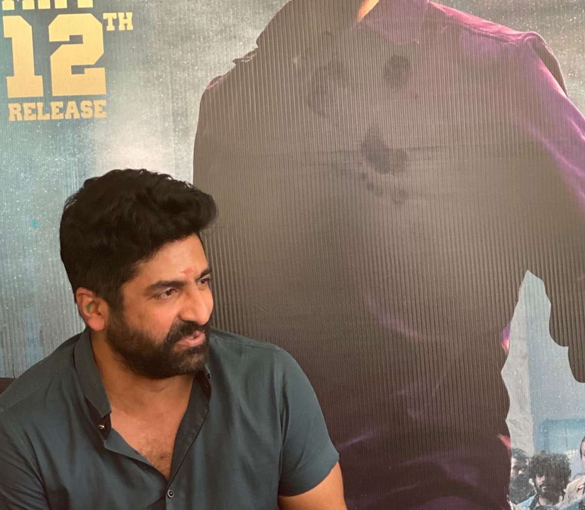 SSMBGlobalFC's tweet photo. The man behind the grace of #SarkaruVaariPaata 🔔

Our Choreographer #SekharMaster interacting with Print &amp; Web Media !

#SVPOnMay12

Super 🌟 @urstrulyMahesh
@KeerthyOfficial @ParasuramPetla @MusicThaman @madhie1 @14ReelsPlus @GMBents @MythriOfficial @saregamasouth https://t.co/AxLasktoLm