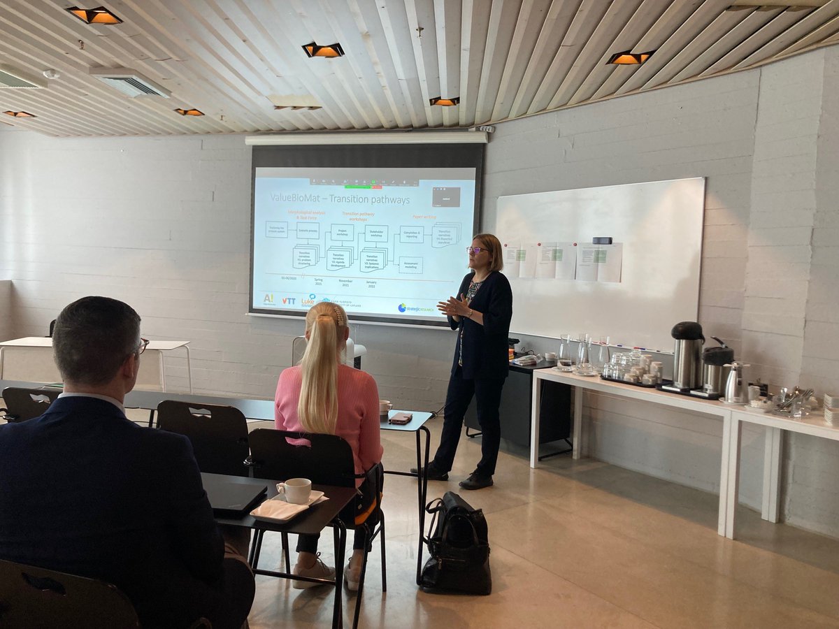 valuebiomat's tweet image. Researcher meeting of #valuebiomat consortium @Akatemia_STN, discussing the #results from the first period. #biobased #materials #sustainability #transitions #regulation #businessmodels #lifecycle assessment #circularity
