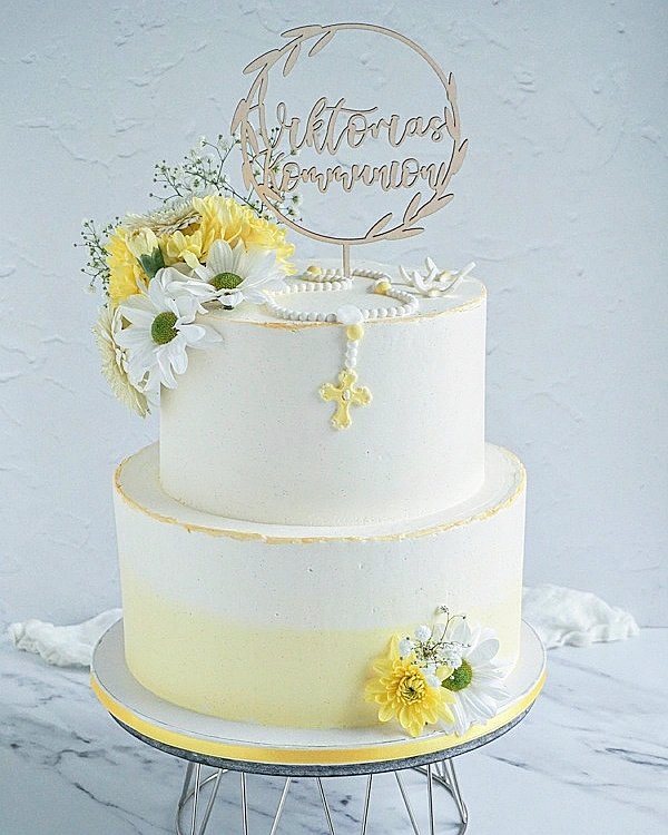back_bienchen's tweet photo. Ganz nach den Lieblingsfarben , so wie es sich das Kommunionkind gewünscht hat 🥰 #kommuniontorte #baptismcake #torte #backen https://t.co/YlJ0JIBVOy