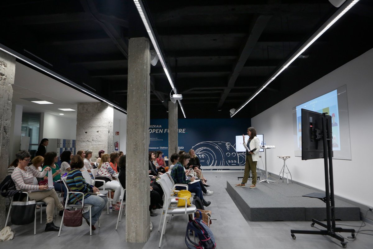emakumeekin's tweet photo. 📢 Nueva convocatoria de #INNPower Dublín. Apunta en tu agenda: 30 y 31 de mayo en @BICezkerraldea. Inscripciones ya abiertas para emprendedoras y empresarias de Bizkaia.
Con la colaboración de @Bizkaia
https://t.co/v81410XXut https://t.co/97d6liK6d9
