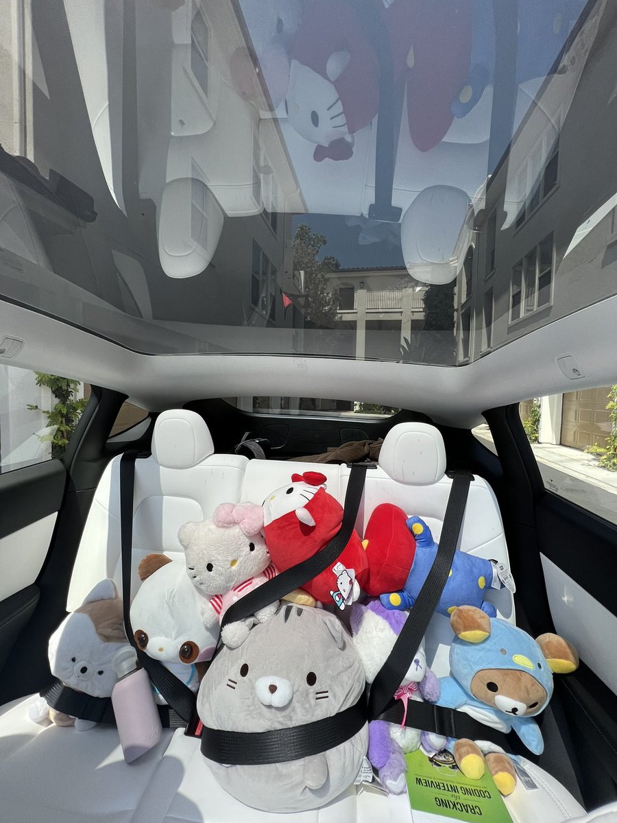 annaa_eth's tweet photo. i think i'm addicted to ufo claw machines and plushies... dey are sho STINKIN CUTE https://t.co/ikLzWu6CbZ