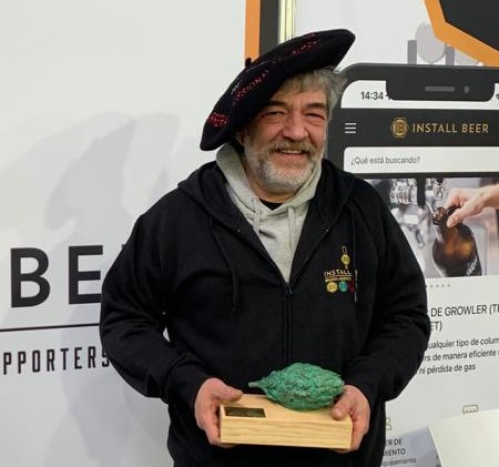 Entrevistamos a Salva Marimon, Premio Steve Huxley, 2022: 

«Me quedo con los principios del craft, cuando inventábamos de todo» 

factoriadecerveza.com/salva-marimon-…