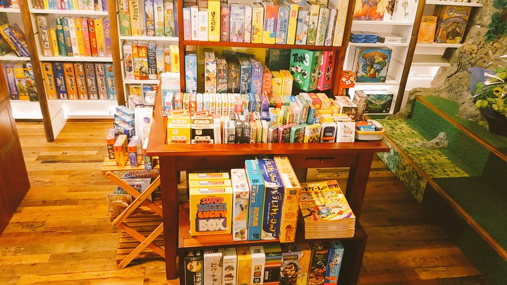 bodogego1's tweet photo. 今日、再オープンの #Librest さんへ
森をイメージした店内そのままに、しとやかなピアノBGMが流れるお店に🎵
落ち着いてボードゲームを選べそうです🌟
神保町に来た際には、寄ってみるのがオススメです! https://t.co/vbEJbepP23